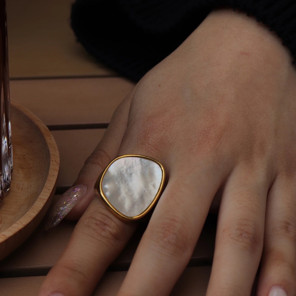 April Mother Shell ring - Picture 6 of 7